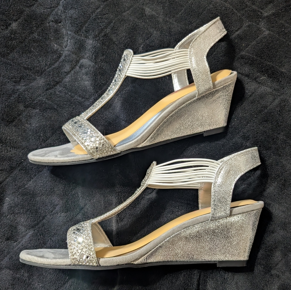 NY Transit size 8 Silver Dress Sandals SO comfy Worn Once Prom Wedding Formal - Picture 3 of 9